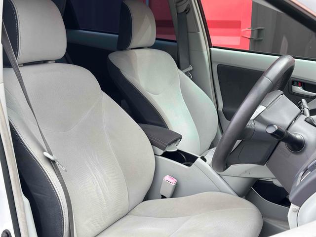 プリウス Ｓ　ＬＥＤエディション　ＥＴＣ　バックカメラ　ナビ　ＴＶ　アルミホイール　オートライト　ヘッドライトウォッシャー　ＣＶＴ　電動格納ミラー　エアコン　パワーステアリング　パワーウィンドウ（11枚目）