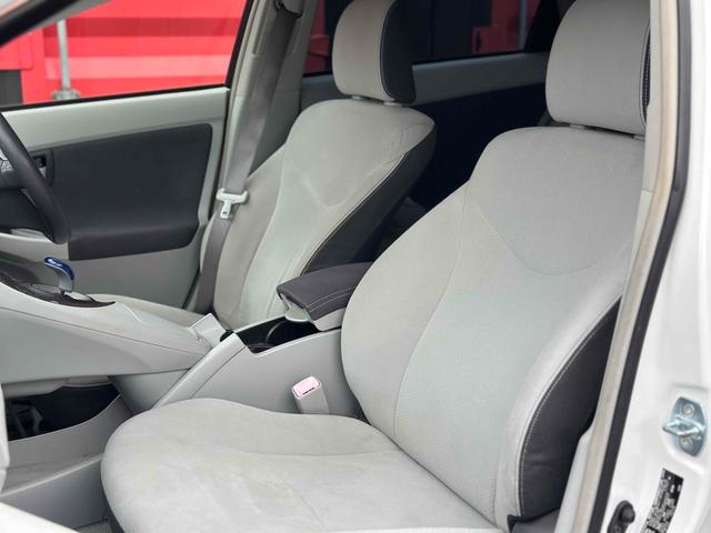 プリウス Ｓ　ＬＥＤエディション　ＥＴＣ　バックカメラ　ナビ　ＴＶ　アルミホイール　オートライト　ヘッドライトウォッシャー　ＣＶＴ　電動格納ミラー　エアコン　パワーステアリング　パワーウィンドウ（12枚目）