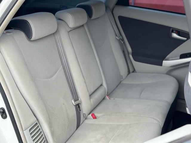 プリウス Ｓ　ＬＥＤエディション　ＥＴＣ　バックカメラ　ナビ　ＴＶ　アルミホイール　オートライト　ヘッドライトウォッシャー　ＣＶＴ　電動格納ミラー　エアコン　パワーステアリング　パワーウィンドウ（14枚目）