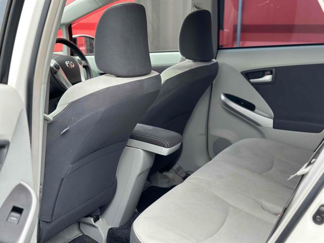 プリウス Ｓ　ＬＥＤエディション　ＥＴＣ　バックカメラ　ナビ　ＴＶ　アルミホイール　オートライト　ヘッドライトウォッシャー　ＣＶＴ　電動格納ミラー　エアコン　パワーステアリング　パワーウィンドウ（17枚目）