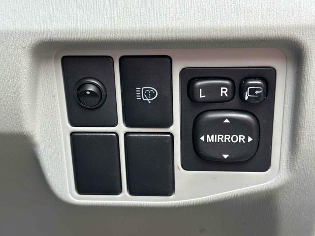 プリウス Ｓ　ＬＥＤエディション　ＥＴＣ　バックカメラ　ナビ　ＴＶ　アルミホイール　オートライト　ヘッドライトウォッシャー　ＣＶＴ　電動格納ミラー　エアコン　パワーステアリング　パワーウィンドウ（23枚目）