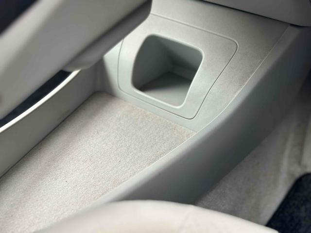 プリウス Ｓ　ＬＥＤエディション　ＥＴＣ　バックカメラ　ナビ　ＴＶ　アルミホイール　オートライト　ヘッドライトウォッシャー　ＣＶＴ　電動格納ミラー　エアコン　パワーステアリング　パワーウィンドウ（29枚目）