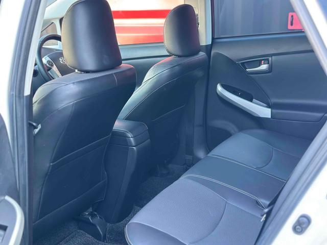 プリウス Ｇツーリングセレクションレザーパッケージ　サンルーフ　ヘッドアップディスプレイ　ＥＴＣ　バックカメラ　ナビ　ＴＶ　クリアランスソナー　オートクルーズコントロール　パークアシスト　アルミホイール　オートライト　パワーシート　スマートキー（17枚目）