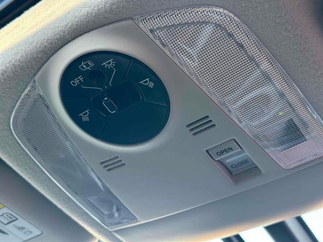 プリウス Ｇツーリングセレクションレザーパッケージ　サンルーフ　ヘッドアップディスプレイ　ＥＴＣ　バックカメラ　ナビ　ＴＶ　クリアランスソナー　オートクルーズコントロール　パークアシスト　アルミホイール　オートライト　パワーシート　スマートキー（34枚目）