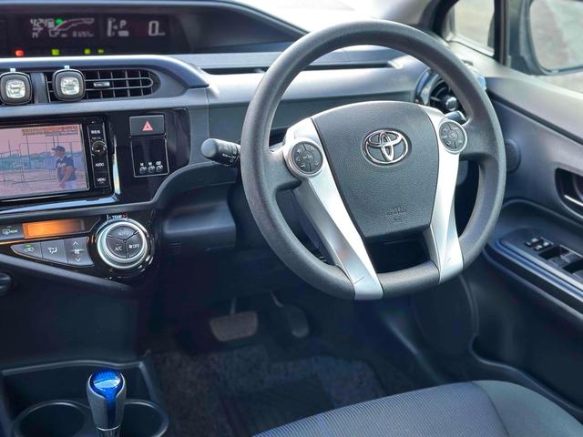 アクア S ビューティーPKG・LEDヘッドランプPKG・シャイニーデコレーションPKG・ツーリングPKG16インチアルミホイール/シートヒーター/ETC/バックカメラ/Bluetooth/スマートキー(3枚目)