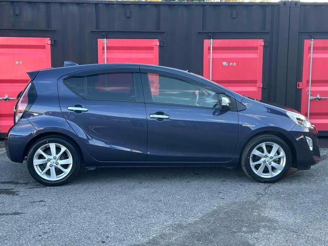 アクア S ビューティーPKG・LEDヘッドランプPKG・シャイニーデコレーションPKG・ツーリングPKG16インチアルミホイール/シートヒーター/ETC/バックカメラ/Bluetooth/スマートキー(4枚目)