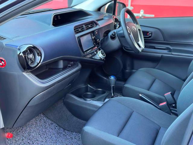 アクア S ビューティーPKG・LEDヘッドランプPKG・シャイニーデコレーションPKG・ツーリングPKG16インチアルミホイール/シートヒーター/ETC/バックカメラ/Bluetooth/スマートキー(12枚目)