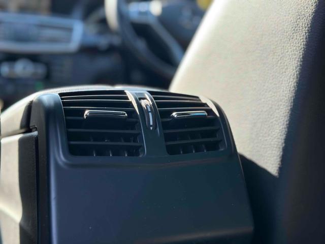 Ｅクラス 　バックカメラ　ナビ　ＴＶ　クリアランスソナー　オートクルーズコントロール　ＡＴ　サンルーフ　オートライト　スマートキー　電動格納ミラー　シートヒーター　アルミホイール　パワーシート　エアコン（43枚目）