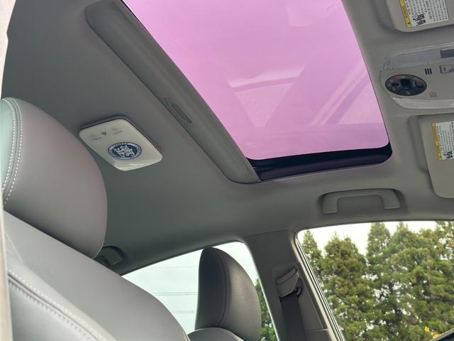 プリウス G 内外装フルUS仕様/サンルーフ/エアメクストエアサス/アクアレザーパッケージシート/carrozzeriaサブウーファー/ETC/バックカメラ/Bluetooth(4枚目)