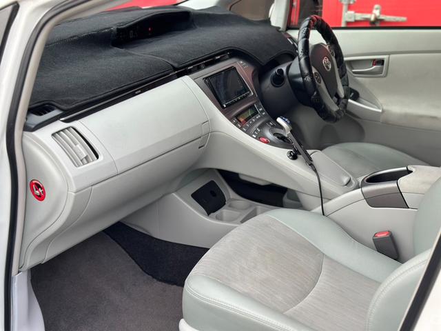 プリウス G 内外装フルUS仕様/サンルーフ/エアメクストエアサス/アクアレザーパッケージシート/carrozzeriaサブウーファー/ETC/バックカメラ/Bluetooth(17枚目)