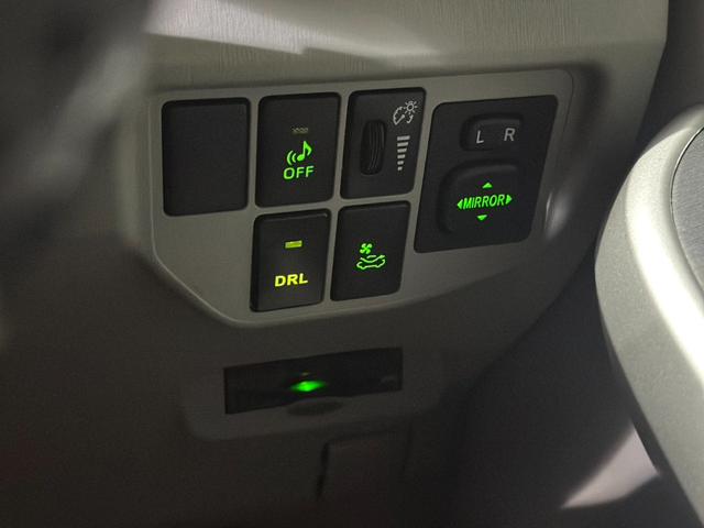 プリウス G 内外装フルUS仕様/サンルーフ/エアメクストエアサス/アクアレザーパッケージシート/carrozzeriaサブウーファー/ETC/バックカメラ/Bluetooth(25枚目)