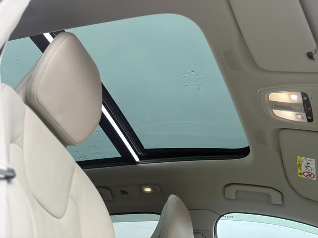 ＸＣ６０ アルティメット　Ｂ５　ＡＷＤ　ＡｐｐｌｅＣａｒＰｌａｙ　サンルーフ　ハーマンカードンサウンド　アダプティブクルーズ　白レザーシート　シートヒーター・エアコン　ステアリングヒーター　純正ナビ　ＥＴＣ　Ｂｌｕｅｔｏｏｔｈ　全方位カメラ（4枚目）