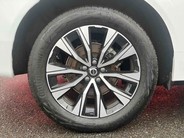 ＸＣ６０ アルティメット　Ｂ５　ＡＷＤ　ＡｐｐｌｅＣａｒＰｌａｙ　サンルーフ　ハーマンカードンサウンド　アダプティブクルーズ　白レザーシート　シートヒーター・エアコン　ステアリングヒーター　純正ナビ　ＥＴＣ　Ｂｌｕｅｔｏｏｔｈ　全方位カメラ（6枚目）