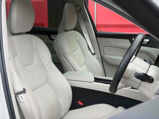 ＸＣ６０ アルティメット　Ｂ５　ＡＷＤ　ＡｐｐｌｅＣａｒＰｌａｙ　サンルーフ　ハーマンカードンサウンド　アダプティブクルーズ　白レザーシート　シートヒーター・エアコン　ステアリングヒーター　純正ナビ　ＥＴＣ　Ｂｌｕｅｔｏｏｔｈ　全方位カメラ（11枚目）
