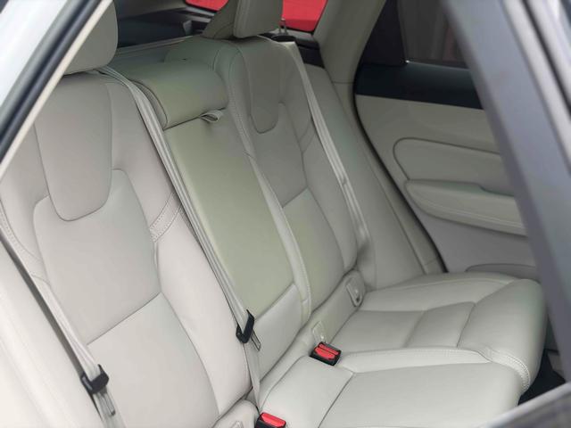 ＸＣ６０ アルティメット　Ｂ５　ＡＷＤ　ＡｐｐｌｅＣａｒＰｌａｙ　サンルーフ　ハーマンカードンサウンド　アダプティブクルーズ　白レザーシート　シートヒーター・エアコン　ステアリングヒーター　純正ナビ　ＥＴＣ　Ｂｌｕｅｔｏｏｔｈ　全方位カメラ（14枚目）