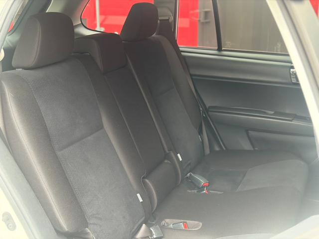 カローラフィールダー ハイブリッドＧ　ルーフレール　ＬＥＤヘッドライトＰＫＧ　シートヒーター　フルセグ地デジＴＶ　カーテンエアバッグ　ＤＶＤ　ワイヤレスキー　盗難防止　パワーウィンド　横滑防止装置　ＡＡＣ　ＡＢＳ　メモリナビ　ＥＴＣ（13枚目）