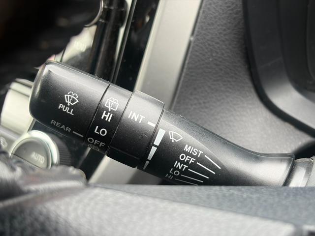 カローラフィールダー ハイブリッドＧ　ルーフレール　ＬＥＤヘッドライトＰＫＧ　シートヒーター　フルセグ地デジＴＶ　カーテンエアバッグ　ＤＶＤ　ワイヤレスキー　盗難防止　パワーウィンド　横滑防止装置　ＡＡＣ　ＡＢＳ　メモリナビ　ＥＴＣ（18枚目）