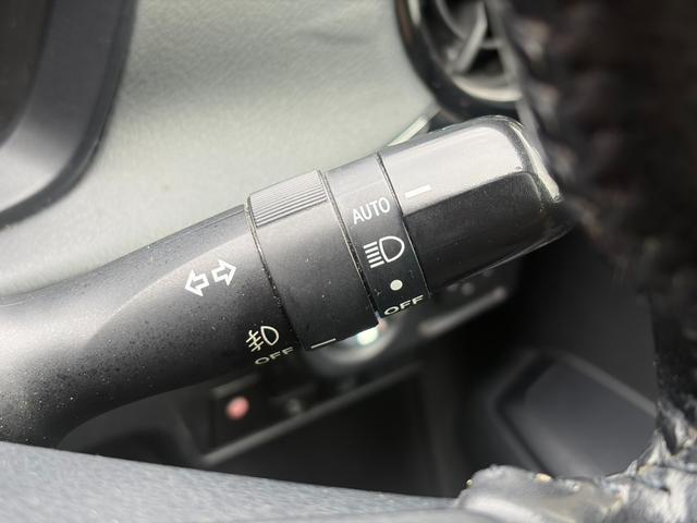 カローラフィールダー ハイブリッドＧ　ルーフレール　ＬＥＤヘッドライトＰＫＧ　シートヒーター　フルセグ地デジＴＶ　カーテンエアバッグ　ＤＶＤ　ワイヤレスキー　盗難防止　パワーウィンド　横滑防止装置　ＡＡＣ　ＡＢＳ　メモリナビ　ＥＴＣ（19枚目）