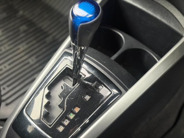 カローラフィールダー ハイブリッドＧ　ルーフレール　ＬＥＤヘッドライトＰＫＧ　シートヒーター　フルセグ地デジＴＶ　カーテンエアバッグ　ＤＶＤ　ワイヤレスキー　盗難防止　パワーウィンド　横滑防止装置　ＡＡＣ　ＡＢＳ　メモリナビ　ＥＴＣ（25枚目）