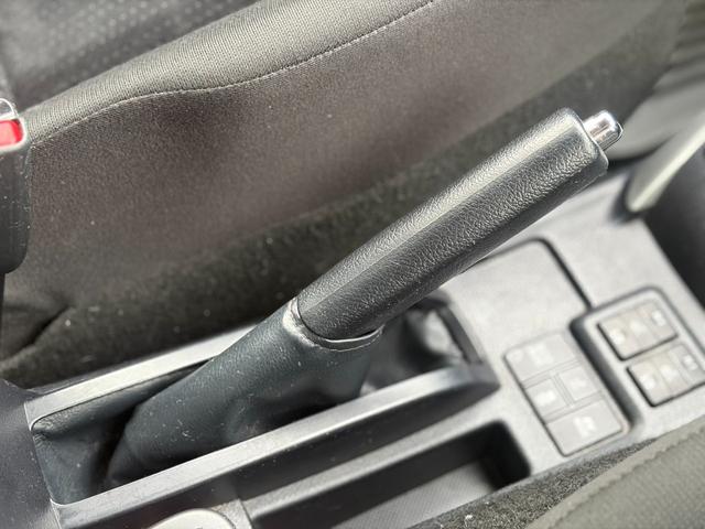 カローラフィールダー ハイブリッドＧ　ルーフレール　ＬＥＤヘッドライトＰＫＧ　シートヒーター　フルセグ地デジＴＶ　カーテンエアバッグ　ＤＶＤ　ワイヤレスキー　盗難防止　パワーウィンド　横滑防止装置　ＡＡＣ　ＡＢＳ　メモリナビ　ＥＴＣ（26枚目）