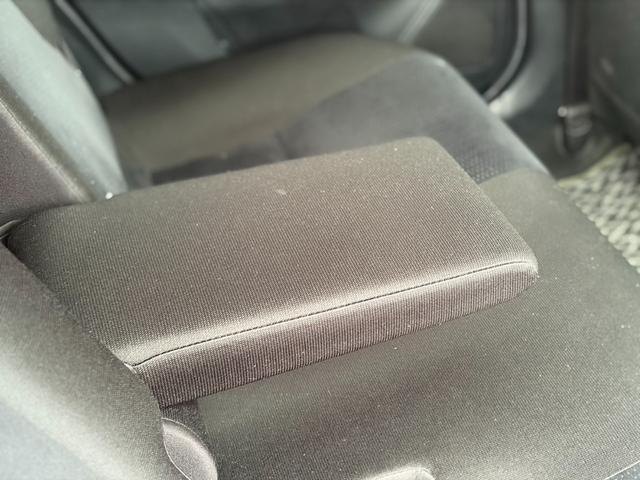 カローラフィールダー ハイブリッドＧ　ルーフレール　ＬＥＤヘッドライトＰＫＧ　シートヒーター　フルセグ地デジＴＶ　カーテンエアバッグ　ＤＶＤ　ワイヤレスキー　盗難防止　パワーウィンド　横滑防止装置　ＡＡＣ　ＡＢＳ　メモリナビ　ＥＴＣ（32枚目）