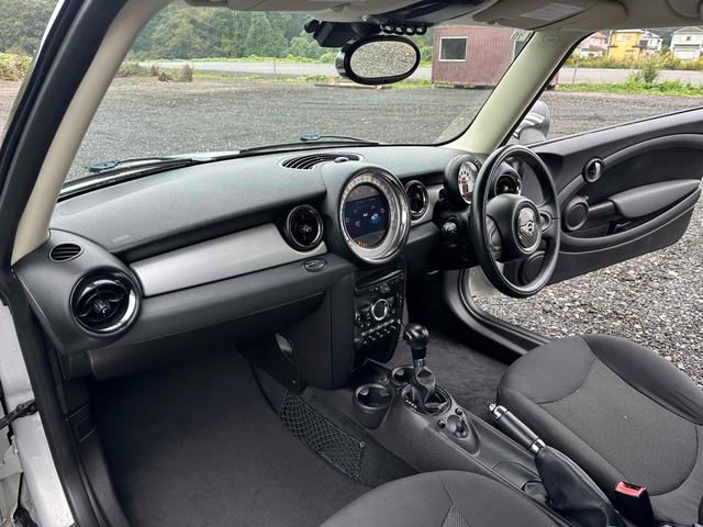 ＭＩＮＩ クーパー　ＥＴＣ　アルミホイール　オートライト　キーレスエントリー　ＡＴ　ＥＳＣ　ＣＤ　エアコン　パワーステアリング（13枚目）