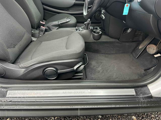 ＭＩＮＩ クーパー　ＥＴＣ　アルミホイール　オートライト　キーレスエントリー　ＡＴ　ＥＳＣ　ＣＤ　エアコン　パワーステアリング（17枚目）