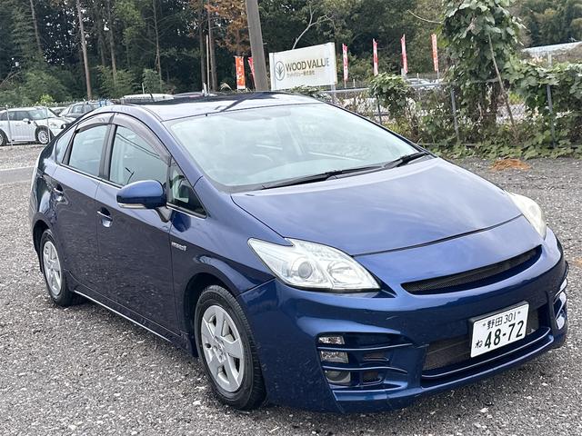 プリウス Ｓ　ＥＴＣ　バックカメラ　ナビ　ＴＶ　アルミホイール　ワンオーナー車　ＣＶＴ　スマートキー　電動格納ミラー　ＣＤ　ＤＶＤ再生　ミュージックプレイヤー接続可　Ｂｌｕｅｔｏｏｔｈ　エアコン　パワーステアリング（2枚目）