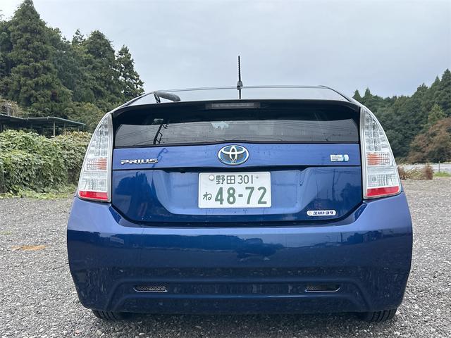 プリウス Ｓ　ＥＴＣ　バックカメラ　ナビ　ＴＶ　アルミホイール　ワンオーナー車　ＣＶＴ　スマートキー　電動格納ミラー　ＣＤ　ＤＶＤ再生　ミュージックプレイヤー接続可　Ｂｌｕｅｔｏｏｔｈ　エアコン　パワーステアリング（5枚目）