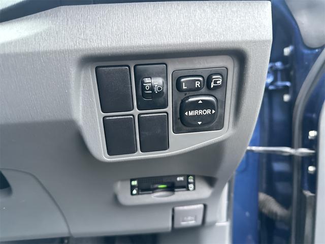 プリウス Ｓ　ＥＴＣ　バックカメラ　ナビ　ＴＶ　アルミホイール　ワンオーナー車　ＣＶＴ　スマートキー　電動格納ミラー　ＣＤ　ＤＶＤ再生　ミュージックプレイヤー接続可　Ｂｌｕｅｔｏｏｔｈ　エアコン　パワーステアリング（15枚目）