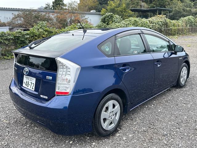 プリウス Ｓ　ＥＴＣ　バックカメラ　ナビ　ＴＶ　アルミホイール　ワンオーナー車　ＣＶＴ　スマートキー　電動格納ミラー　ＣＤ　ＤＶＤ再生　ミュージックプレイヤー接続可　Ｂｌｕｅｔｏｏｔｈ　エアコン　パワーステアリング（32枚目）