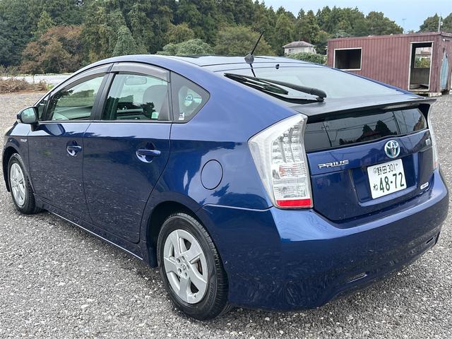 プリウス Ｓ　ＥＴＣ　バックカメラ　ナビ　ＴＶ　アルミホイール　ワンオーナー車　ＣＶＴ　スマートキー　電動格納ミラー　ＣＤ　ＤＶＤ再生　ミュージックプレイヤー接続可　Ｂｌｕｅｔｏｏｔｈ　エアコン　パワーステアリング（33枚目）