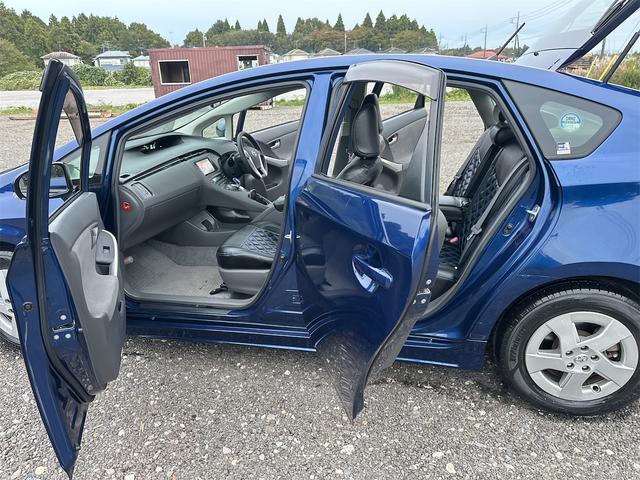 プリウス Ｓ　ＥＴＣ　バックカメラ　ナビ　ＴＶ　アルミホイール　ワンオーナー車　ＣＶＴ　スマートキー　電動格納ミラー　ＣＤ　ＤＶＤ再生　ミュージックプレイヤー接続可　Ｂｌｕｅｔｏｏｔｈ　エアコン　パワーステアリング（35枚目）