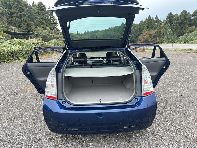プリウス Ｓ　ＥＴＣ　バックカメラ　ナビ　ＴＶ　アルミホイール　ワンオーナー車　ＣＶＴ　スマートキー　電動格納ミラー　ＣＤ　ＤＶＤ再生　ミュージックプレイヤー接続可　Ｂｌｕｅｔｏｏｔｈ　エアコン　パワーステアリング（39枚目）