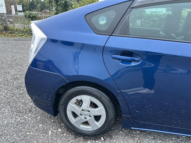 プリウス Ｓ　ＥＴＣ　バックカメラ　ナビ　ＴＶ　アルミホイール　ワンオーナー車　ＣＶＴ　スマートキー　電動格納ミラー　ＣＤ　ＤＶＤ再生　ミュージックプレイヤー接続可　Ｂｌｕｅｔｏｏｔｈ　エアコン　パワーステアリング（41枚目）