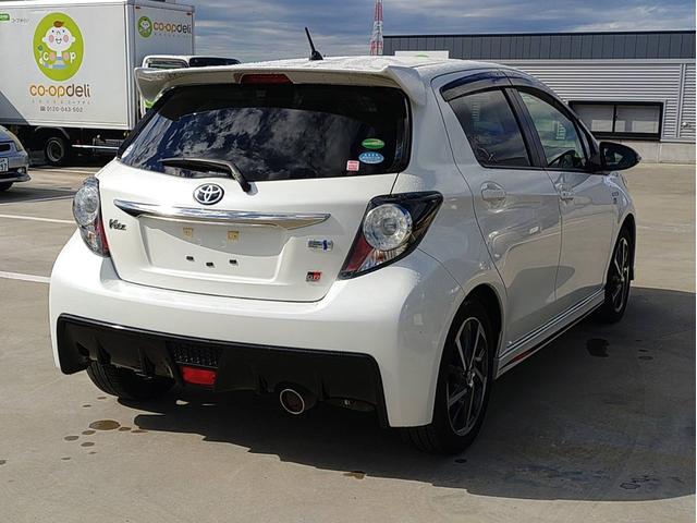 ヴィッツ ハイブリッドGRスポーツ ナビ・ETC2.0・フルセグTV・ヒートシーター付(3枚目)