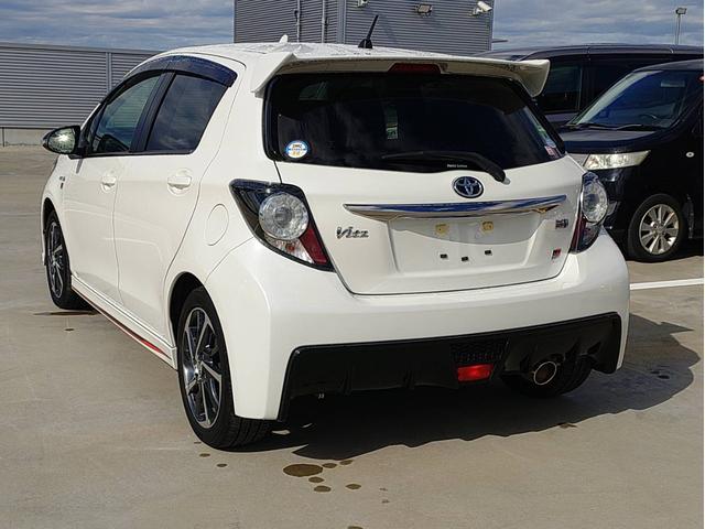 ヴィッツ ハイブリッドGRスポーツ ナビ・ETC2.0・フルセグTV・ヒートシーター付(4枚目)