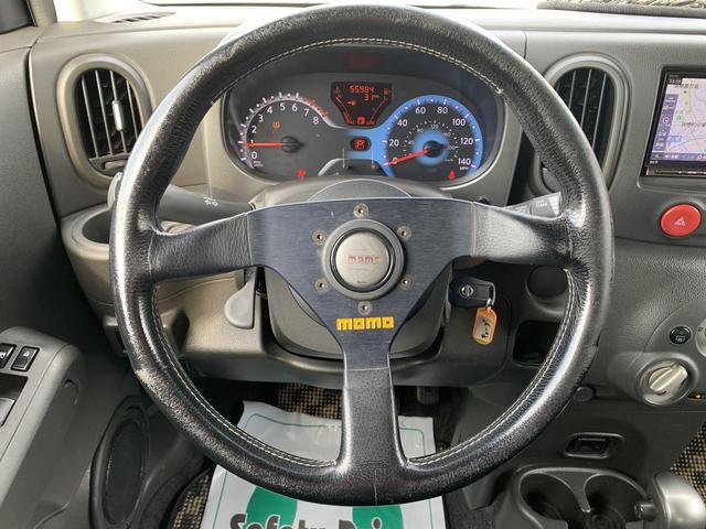キューブ 　左ハンドル　ＣＡＲＦＡＸ有　ＢＲＩＤＥセミバケ　ＴＡＫＥＤＡパワーインテーク　ＪＰヘッドライト，リアバンパー　ｍｏｍｏステアリング　ダイヤトーンナビ　Ｂｌｕｅｔｏｏｔｈ　ＥＴＣ（5枚目）
