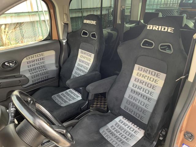 キューブ 　左ハンドル　ＣＡＲＦＡＸ有　ＢＲＩＤＥセミバケ　ＴＡＫＥＤＡパワーインテーク　ＪＰヘッドライト，リアバンパー　ｍｏｍｏステアリング　ダイヤトーンナビ　Ｂｌｕｅｔｏｏｔｈ　ＥＴＣ（6枚目）