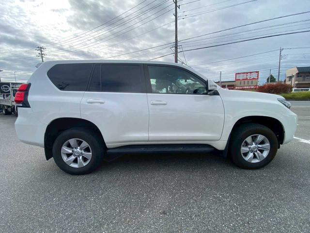 ランドクルーザープラド ＴＸ　純正９インチナビ　サンルーフ　７人乗　フルセグＴＶ　バックモニター　ＥＴＣ２．０　ドライブレコーダー（2枚目）