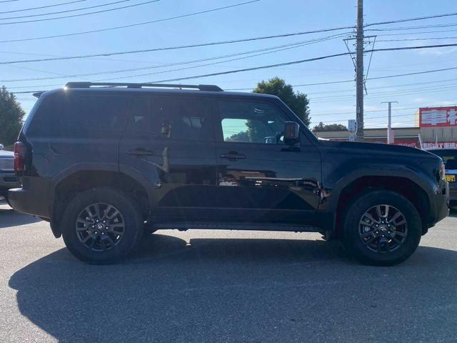 ランドクルーザー２５０ ＶＸ　丸目ヘッドライト　純正ディスプレイオーディオ　パノラミックビューモニター　ムーンルーフ　デジタルインナーミラー　ＥＴＣ　ＢＳＭ（3枚目）