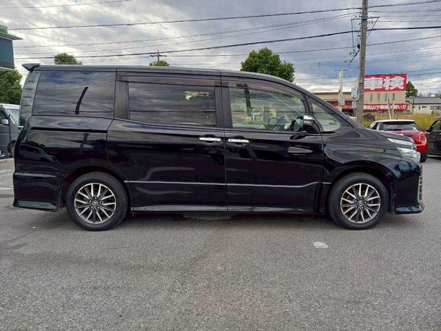 ヴォクシー ＺＳ　煌　純正９インチナビ　フルセグＴＶ　バックモニター　ＥＴＣ　両側電動スライドドア　８人乗（2枚目）