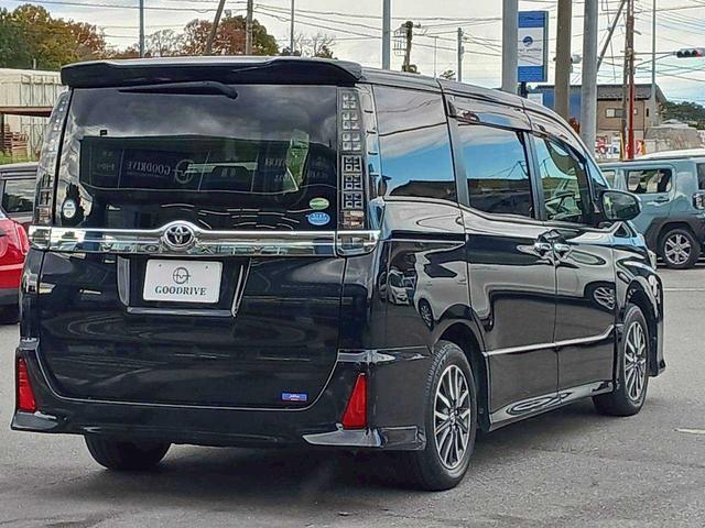 ヴォクシー ＺＳ　煌　純正９インチナビ　フルセグＴＶ　バックモニター　ＥＴＣ　両側電動スライドドア　８人乗（4枚目）