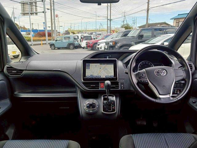 ヴォクシー ＺＳ　煌　純正９インチナビ　フルセグＴＶ　バックモニター　ＥＴＣ　両側電動スライドドア　８人乗（7枚目）