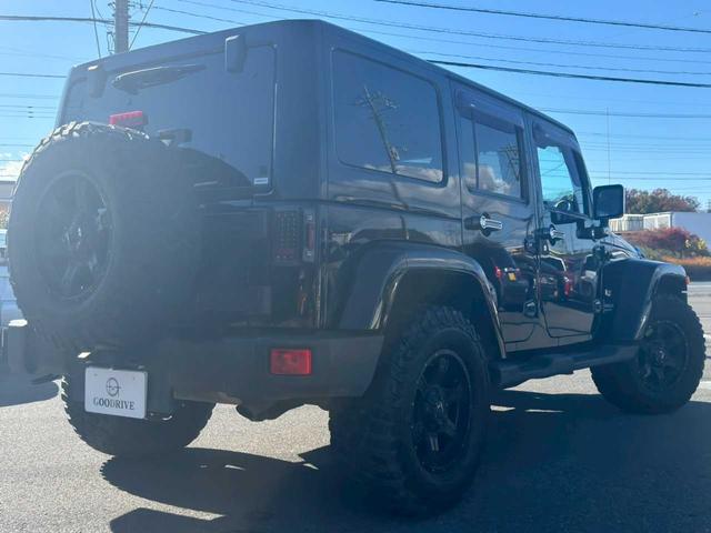 ジープ・ラングラーアンリミテッド ７０ｔｈアニバーサリーエディション　社外ナビ　フルセグＴＶ　バックモニター　ＥＴＣ　社外１８インチＡＷ　ブロックタイヤ（3枚目）