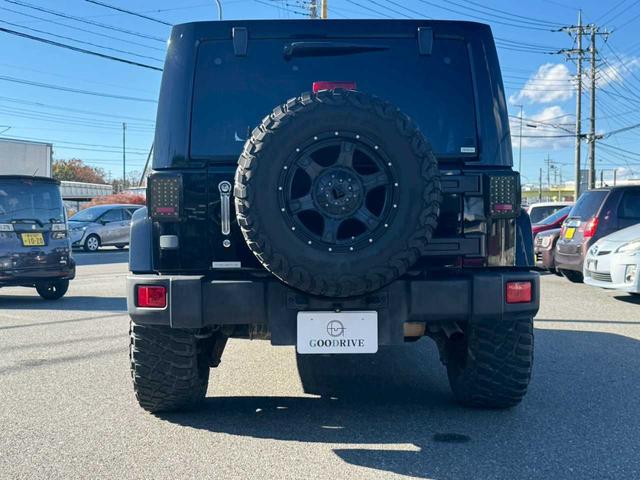 ジープ・ラングラーアンリミテッド ７０ｔｈアニバーサリーエディション　社外ナビ　フルセグＴＶ　バックモニター　ＥＴＣ　社外１８インチＡＷ　ブロックタイヤ（4枚目）