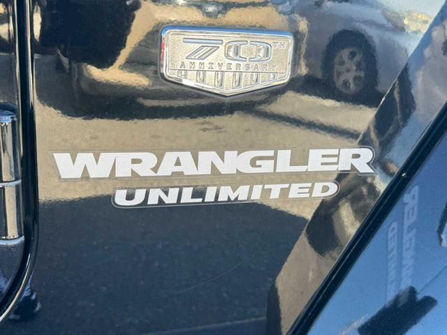 ジープ・ラングラーアンリミテッド ７０ｔｈアニバーサリーエディション　社外ナビ　フルセグＴＶ　バックモニター　ＥＴＣ　社外１８インチＡＷ　ブロックタイヤ（5枚目）