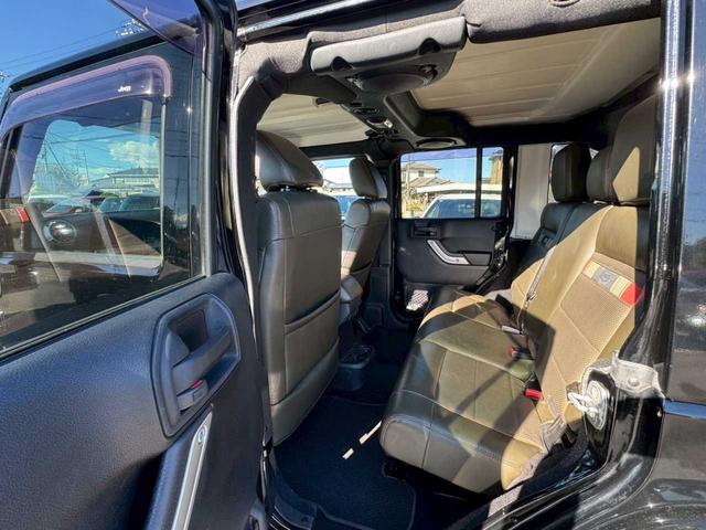 ジープ・ラングラーアンリミテッド ７０ｔｈアニバーサリーエディション　社外ナビ　フルセグＴＶ　バックモニター　ＥＴＣ　社外１８インチＡＷ　ブロックタイヤ（15枚目）