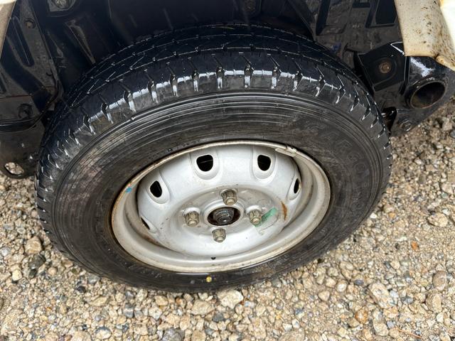 サンバートラック ＴＣ　２ＷＤ、ＡＴ、エアコン、パワステ、７４０００ｋｍ（24枚目）