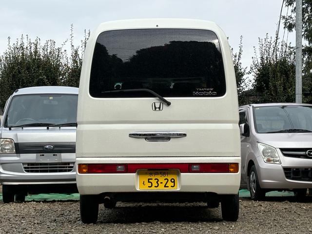 実際に店舗まで運転する事によって車両の状態をチェックできる事に加え陸送料金を抑え【低価格】でのご提供を可能にしています